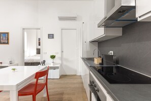 Réfrigérateur, four, plaque de cuisson, lave-vaisselle