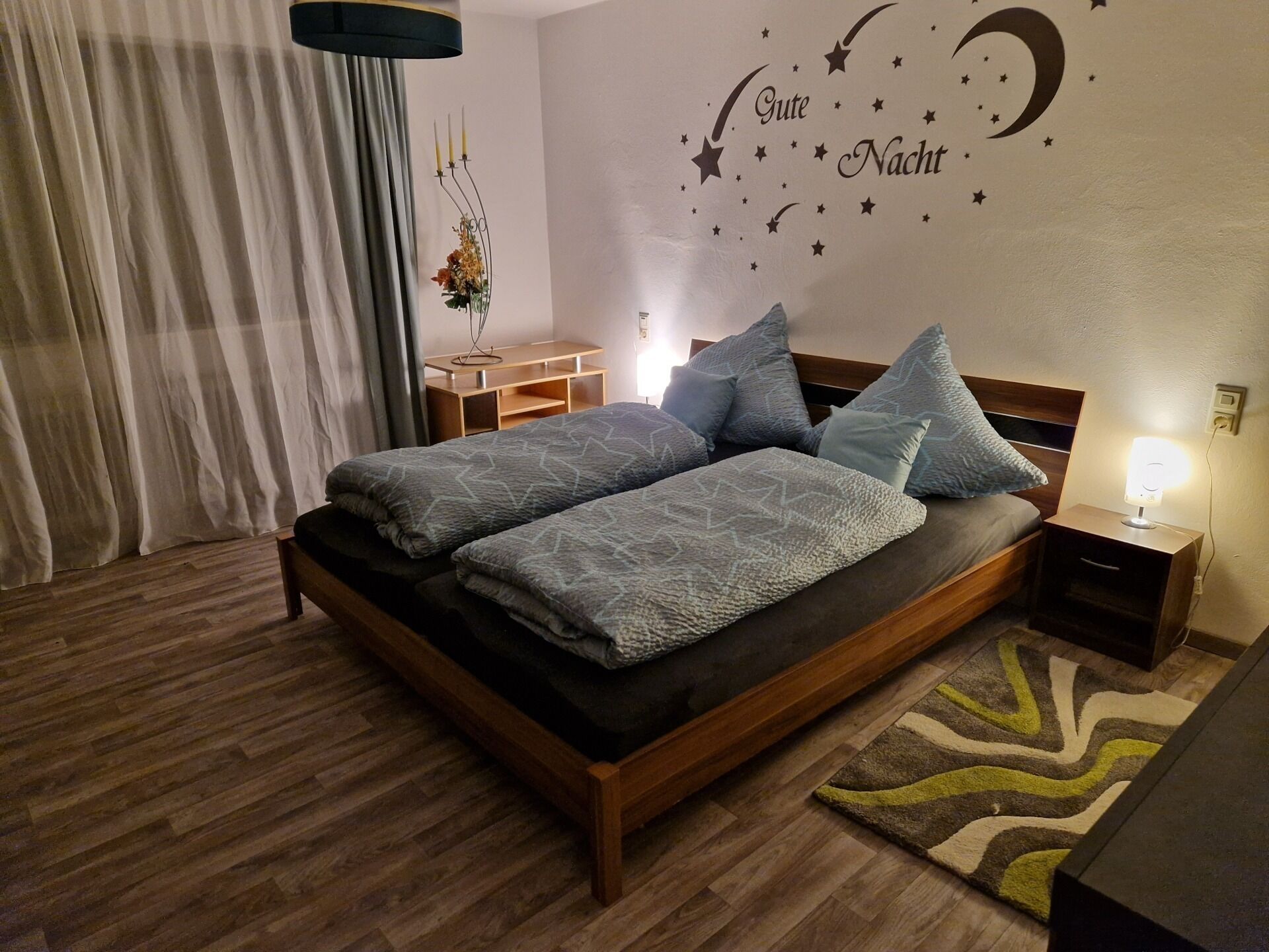 Internet, bed sheets