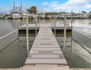 Marina - Fabulous waterfront home in Hernando Beach. Boat dock with direct gulf access. (Hernando Beach)