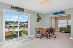 Dining - Fabulous waterfront home in Hernando Beach. Boat dock with direct gulf access. (Hernando Beach)