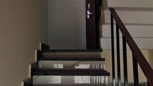 Ảnh chưa phân loại, 2 trong số 28 ảnh, nút