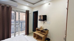 Deluxe Double or Twin Room, Balcony, Hill View - Quick Hotels Shreekanth (Rishikesh)