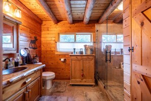Shower, hair dryer, towels, soap - Luxurious Lakefront Log Home with Private Dock and fenced in yard (Augusta)