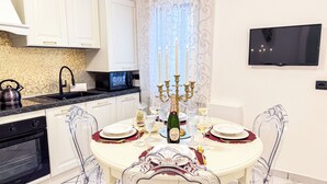 Coffee/tea maker, fridge, microwave, cookware/dishes/utensils - Residenza I Dogi by Ca-Sa Check (Chioggia)