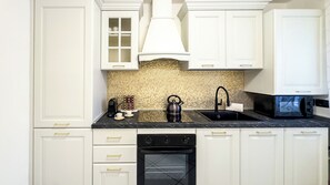 Réfrigérateur, micro-ondes, cafetière/bouilloire