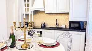 Fridge, microwave, coffee/tea maker, cookware/dishes/utensils - Residenza I Dogi by Ca-Sa Check (Chioggia)