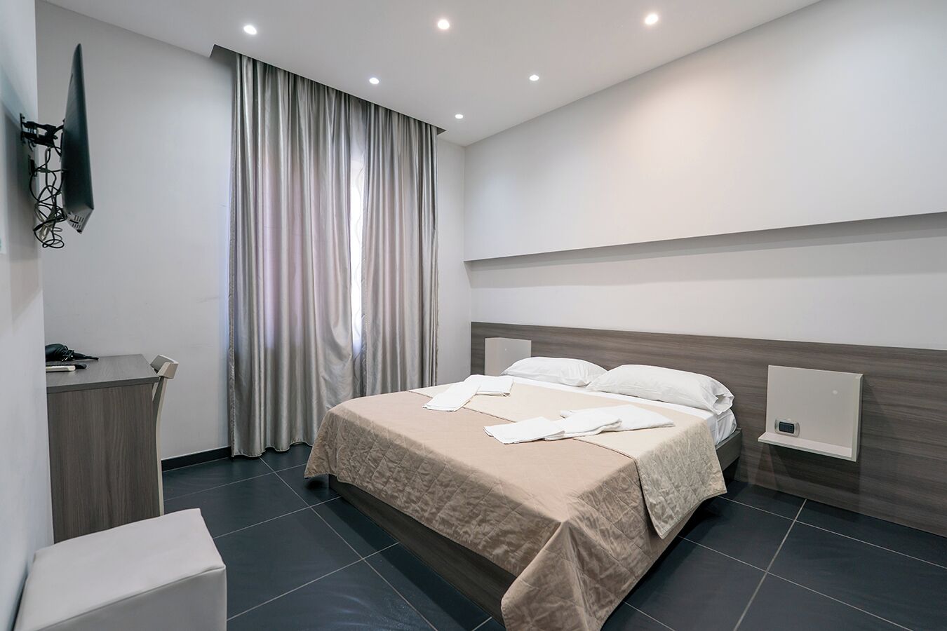 مكتب ومساحة عمل للكمبيوتر المحمول