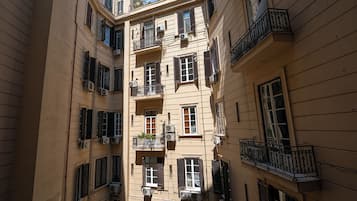 Camera Standard edificio separato P.zza Bovio | Una scrivania, postazione laptop