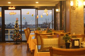 Dining - GROSS HOTEL (Istanbul)