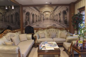 Standard trippelrum - utsikt mot staden | Interiör