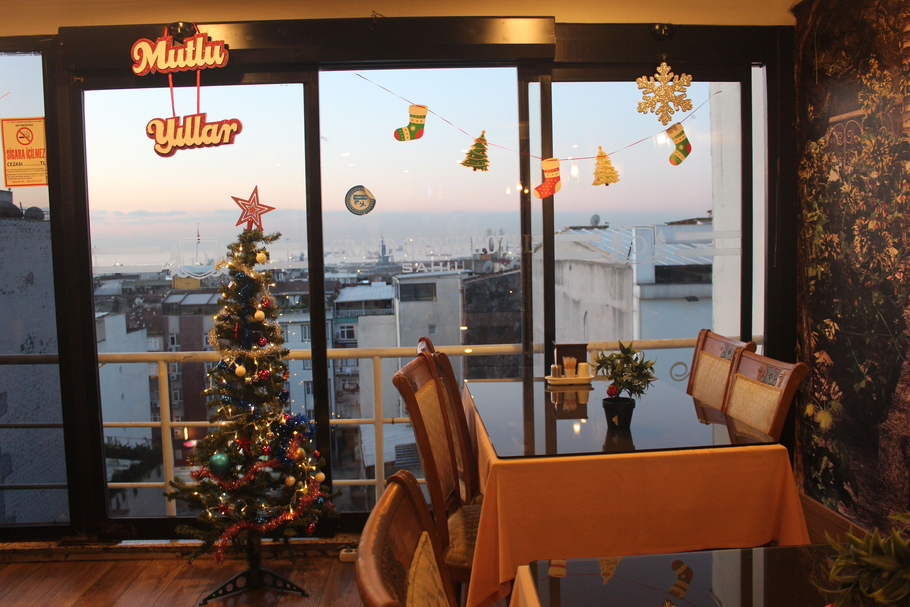 Standard Quadruple Room, City View | Dining