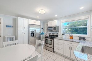 Fridge, microwave, oven, stovetop - 🌊1st Floor | Shared Pool | Easy Beach Access | Blue Pearl Manor Lower🌊 (Fort Myers Beach)