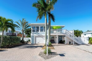 Exterior - 🌊1st Floor | Shared Pool | Easy Beach Access | Blue Pearl Manor Lower🌊 (Fort Myers Beach)