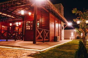 Biệt thự Deluxe, 2 phòng ngủ, hồ bơi riêng, quang cảnh eo biển | Ngoại thất