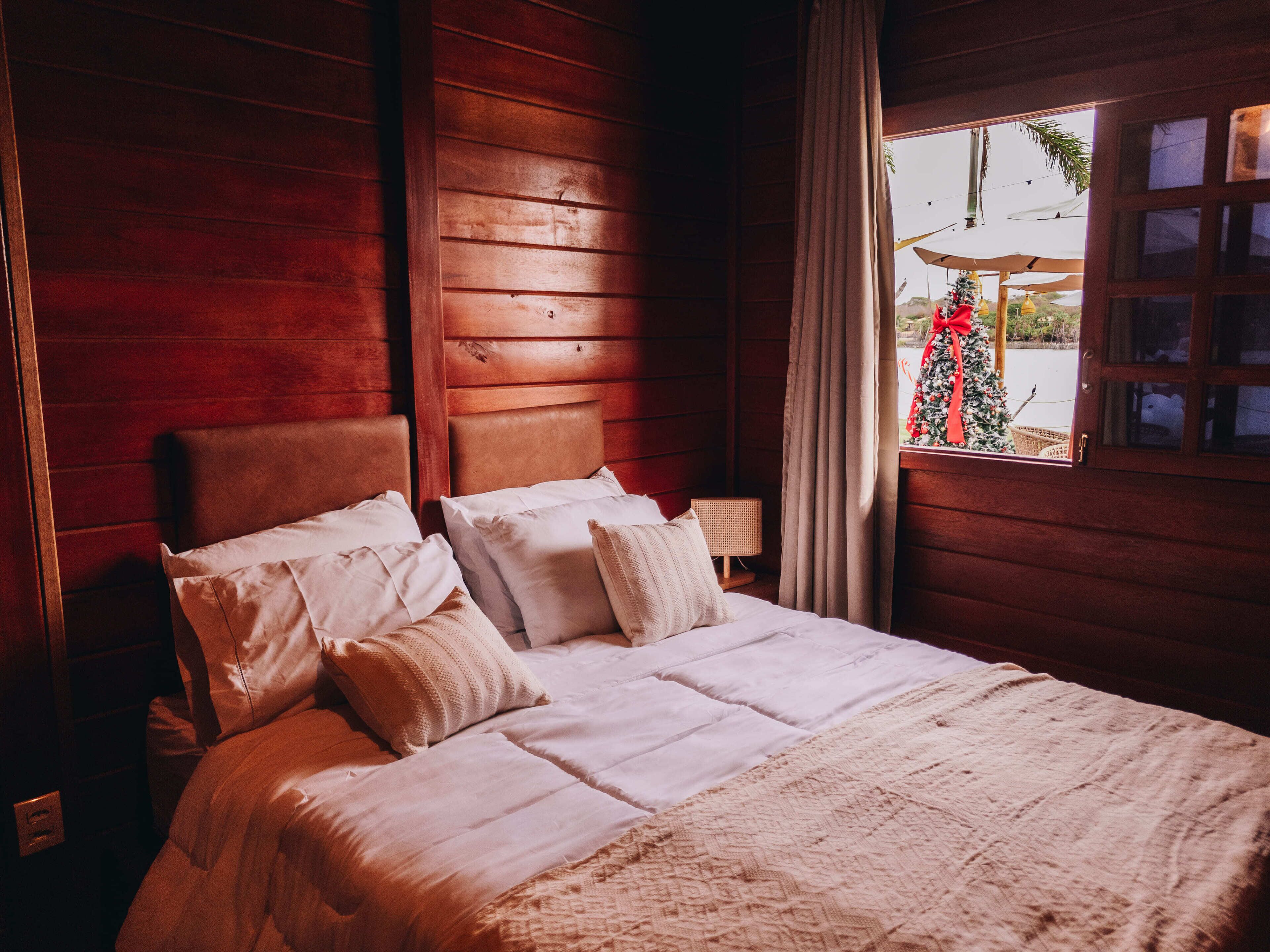 Desk, laptop workspace, free WiFi