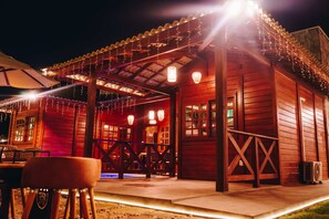 Khu ẩm thực ngoài trời