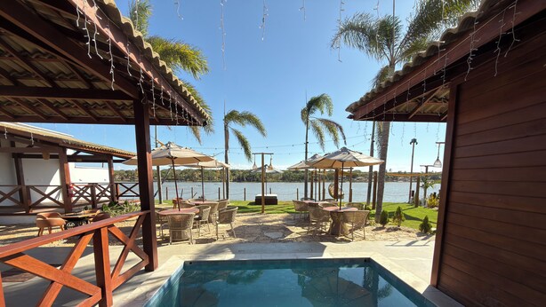 Indoor pool, pool umbrellas - Lagoon Paradise (Fortim)