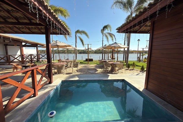 Innenpool, Sonnenschirme