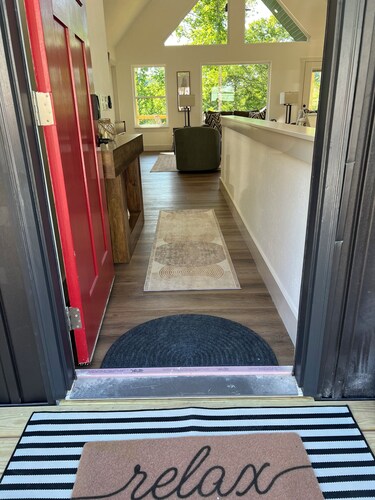 9BR Theater Room Retreat: Dock Slip in cove, Sleeps 30! EV charger!