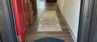 9BR Theater Room Retreat: Dock Slip in cove, Sleeps 30! EV charger!