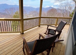Terrace/patio - Peaceful and private sanctuary with incredible 180 degree views in Maggie Valley (Maggie Valley)