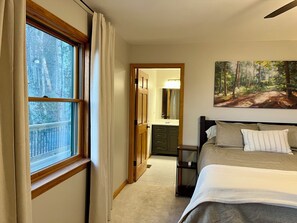 3 bedrooms, desk, iron/ironing board, free WiFi - Peaceful and private sanctuary with incredible 180 degree views in Maggie Valley (Maggie Valley)