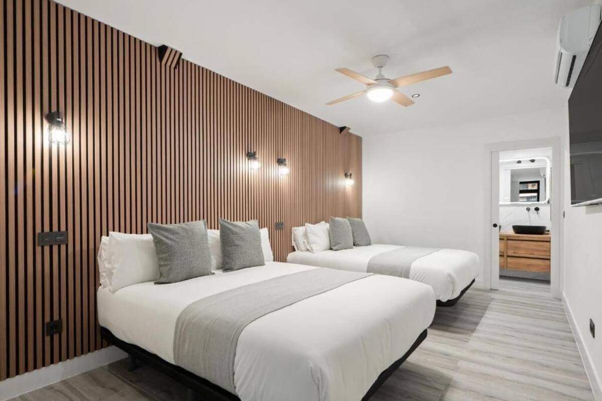 Quadruple Room | Iron/ironing board, free WiFi