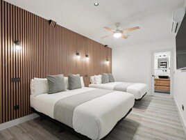 Quadruple Room | Iron/ironing board, free WiFi