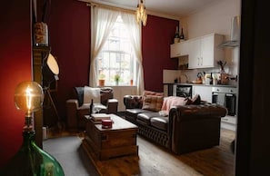 TV - The Bolt Hole-Ground Floor Apartment (Stratford Upon Avon)