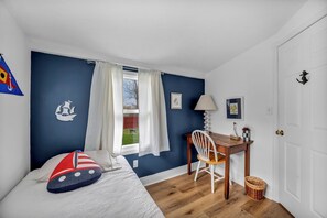 3 bedrooms, WiFi, bed sheets - Perfect Blissful 3 Bedroom Retreat Near Lake Erie, Spire, Wine Country, & Trails (Madison)