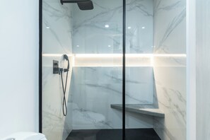 Towels, soap, toilet paper - Manila Luxury Suites 201 (Medellín)