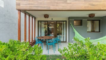 Apartamento básico | Opções para refeição ao ar livre