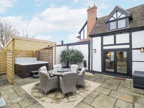Outdoor dining - Weston Cottage (Stratford-upon-Avon)