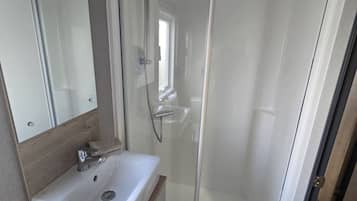 Shower, hair dryer, toilet paper