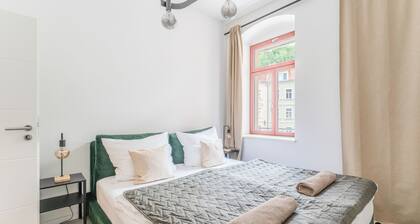 Palais Green - Vineyard View from balcony - free parking & cozy