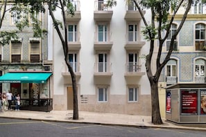 Exterior - Stylish Apartment w/ River View & Terrace (Lisbon)