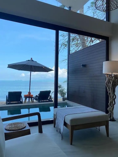Villa Rose, beachfront paradise on the sands of Koh Samui