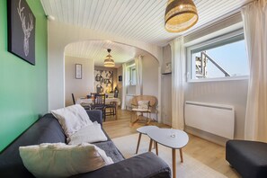 Living area - Apartment Near the Sea: Ty Hent Ar Mor (Kerlouan)