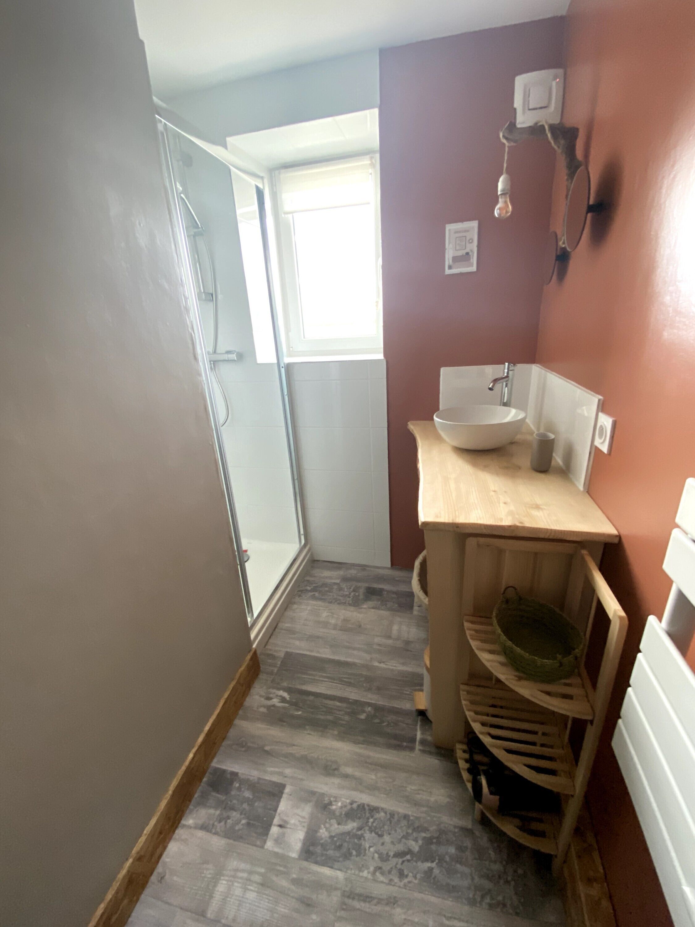 Dusch, hårtork och handdukar