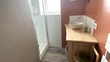 Dusch, hårtork och handdukar