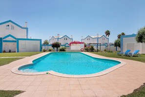 Pool - Holiday Home 'Tijuca' with Mountain View, Balcony and Wi-Fi (Tavira)