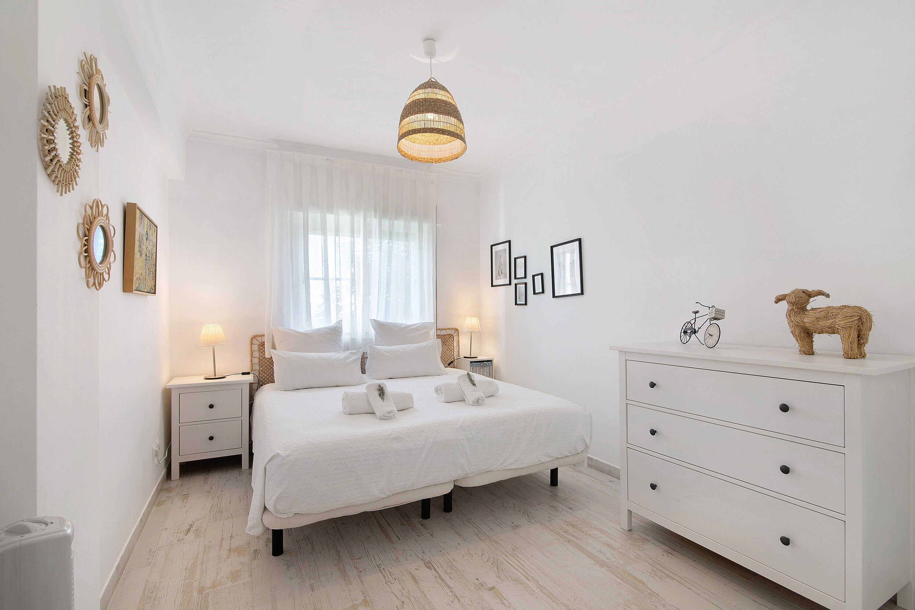 2 室のベッドルーム、アイロン / アイロン台、WiFi、ベッドシーツ