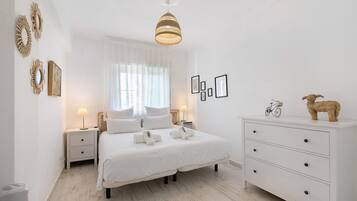 2 bedrooms, iron/ironing board, WiFi, bed sheets