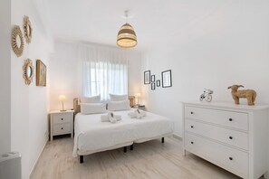 2 室のベッドルーム、アイロン / アイロン台、WiFi、ベッドシーツ