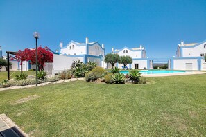 Pool - Holiday Home 'Tijuca' with Mountain View, Balcony and Wi-Fi (Tavira)