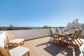 屋外ダイニングエリア