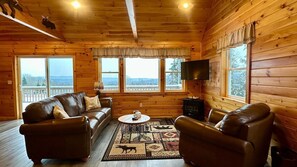 Smart TV, books - Moosehead State of Mind, 3BR Cabin with Mtn Views & Deck (Shirley)