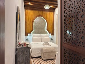 Egyptian cotton sheets, premium bedding, individually decorated - Riad Safia (Rabat)
