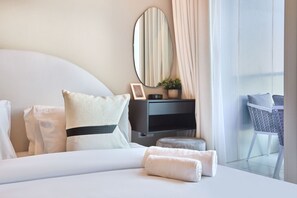 Room - Canal Side 1BR with Private Terrace + Parking (Dubai)