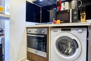 Private kitchen - Canal Side 1BR with Private Terrace + Parking (Dubai)